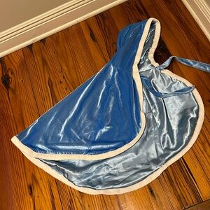 Girl’s Frozen Elsa cape OS